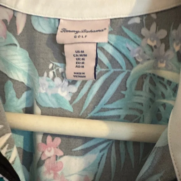 Tommy Bahama golf skort and sleeveless top size medium - Picture 6 of 6